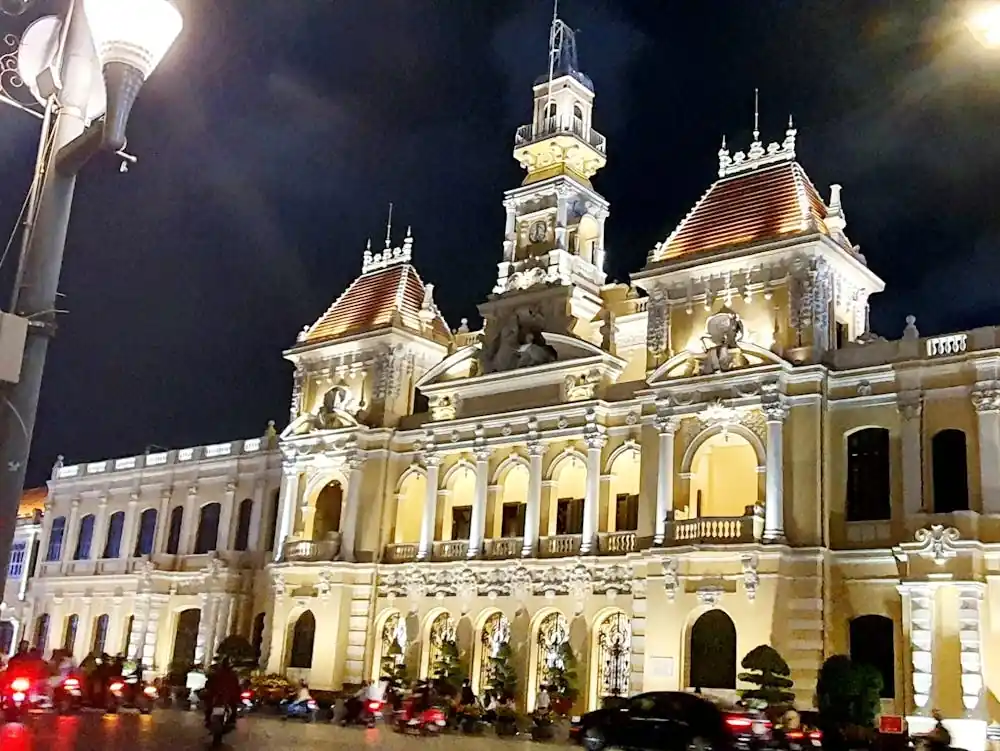 Save Now Vietnam City Hall